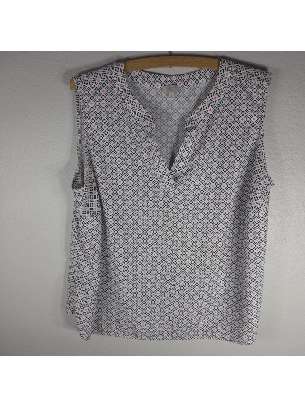 Talbots Sleeveless Top Blouse White Geometric Pattern Plus Size 2X V-Neck